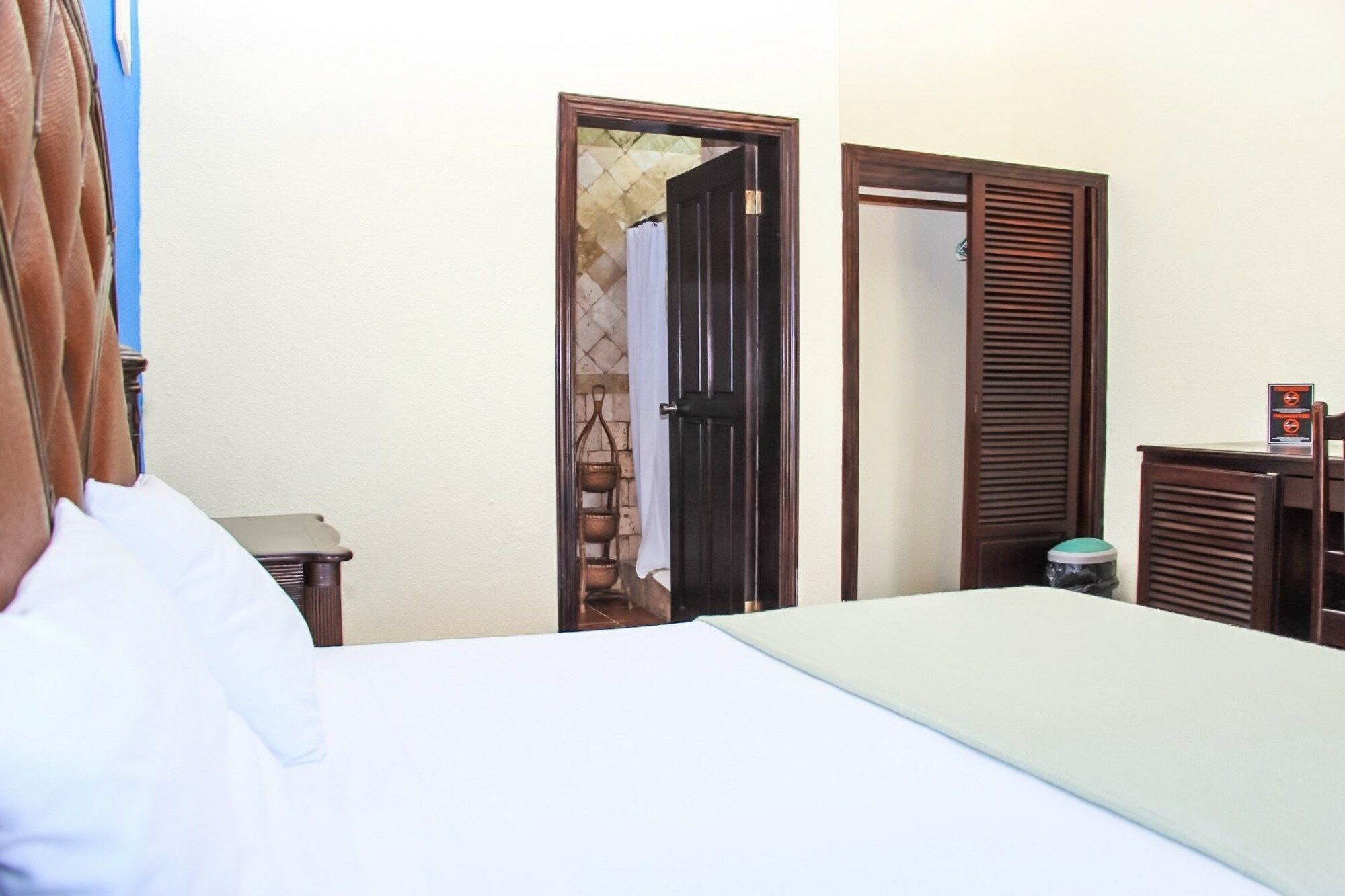 West End Divers Resort Cohoon Ridge Buitenkant foto